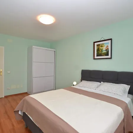 Deni With Private Pool