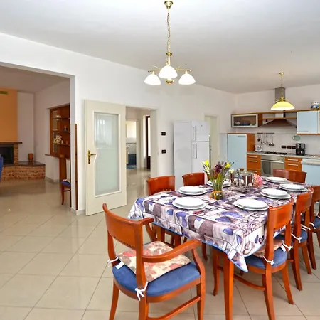 Deni With Private Pool