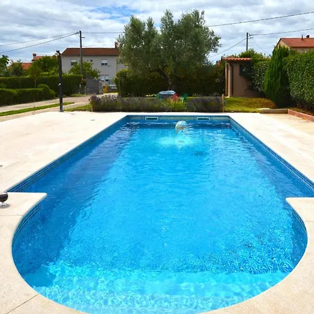 Deni With Private Pool Willa