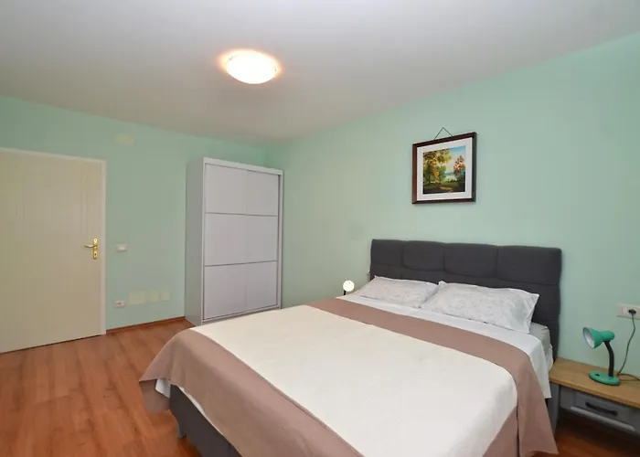 Deni With Private Pool