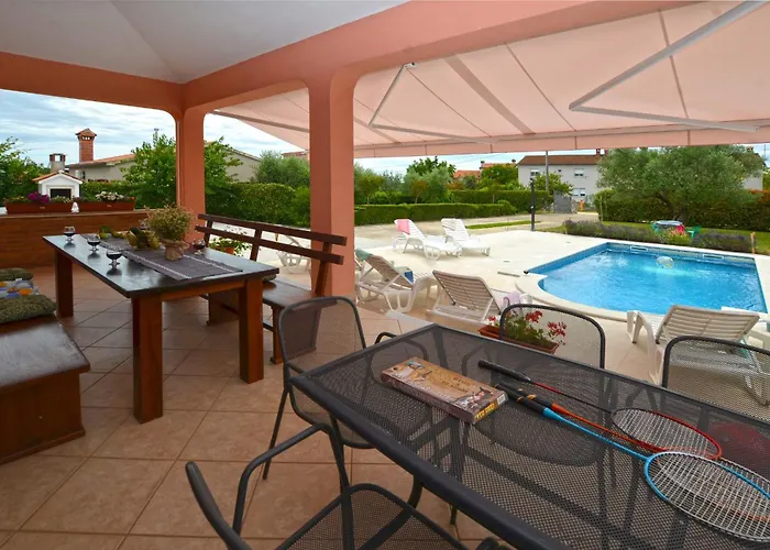 Deni With Private Pool