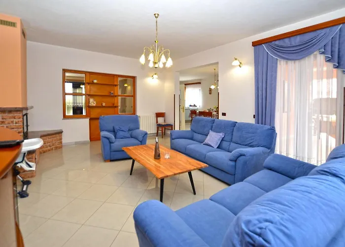 Deni With Private Pool Villa