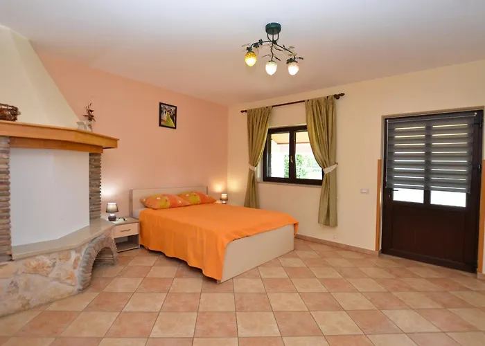 Villa Deni With Private Pool Grandici