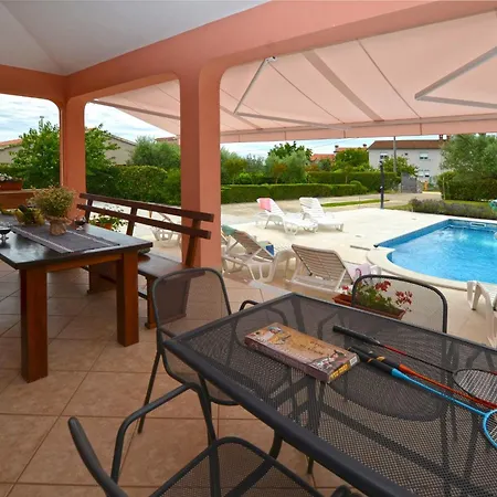 Deni With Private Pool