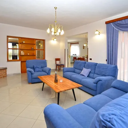 Deni With Private Pool Villa