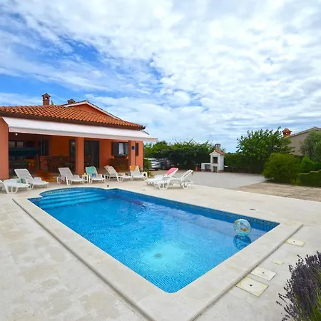 فيلة Deni With Private Pool
