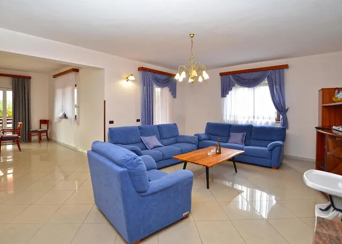 빌라 Deni With Private Pool