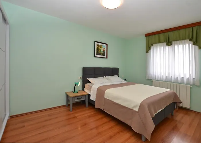 Deni With Private Pool * Grandici