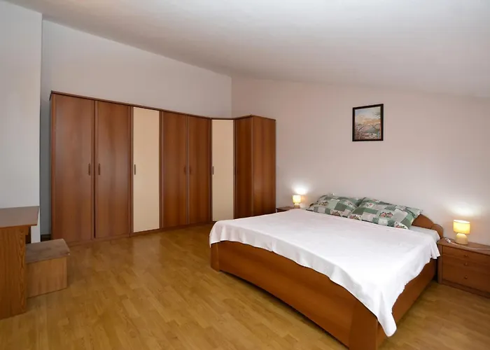 Deni With Private Pool