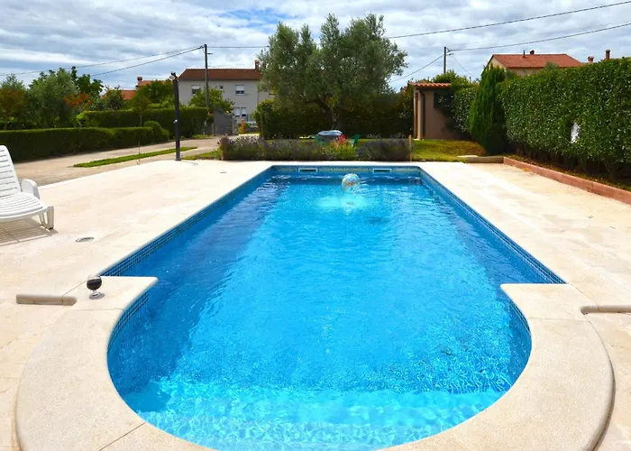 Deni With Private Pool 빌라