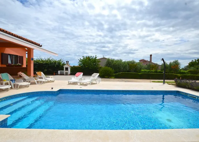 빌라 Deni With Private Pool