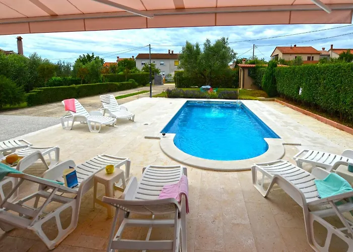 빌라 Deni With Private Pool
